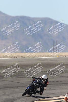 media/Oct-30-2025-Racers Edge (Thu) [[dabbdaf680]]/3-B Group/Session 2 (Bowl Exit)/